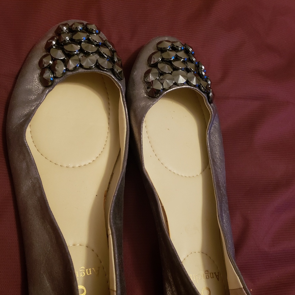 Enzo Angiolini silver flats
